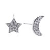 Pendientes luna y estrella de Durán Exquse de la colección Astros, realizado en plata de ley y detalles en circonitas.