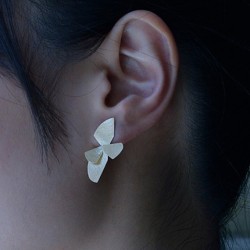 PLATA SALVATORE PENDIENTES DORADOS PETALOS