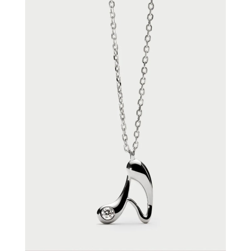 Collar con colgante de plata con la inicial A