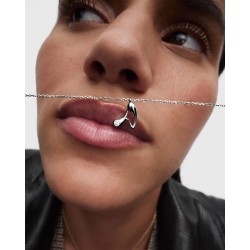 Collar con colgante de plata con la inicial A