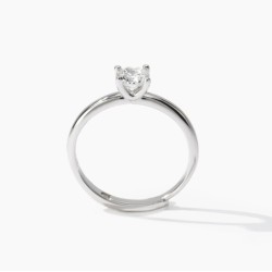 Anillo solitario de plata con circonita
