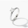 Anillo solitario de plata con circonita
