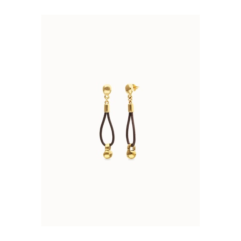 Pendientes de cuero largo con detalle de esfera bañado en oro 18k